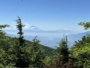 八ヶ岳の編笠山への登山道からの富士山